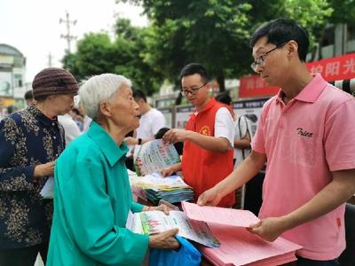恩陽區委統戰部聯合開展食品安全宣傳，筑牢社會共治防線
